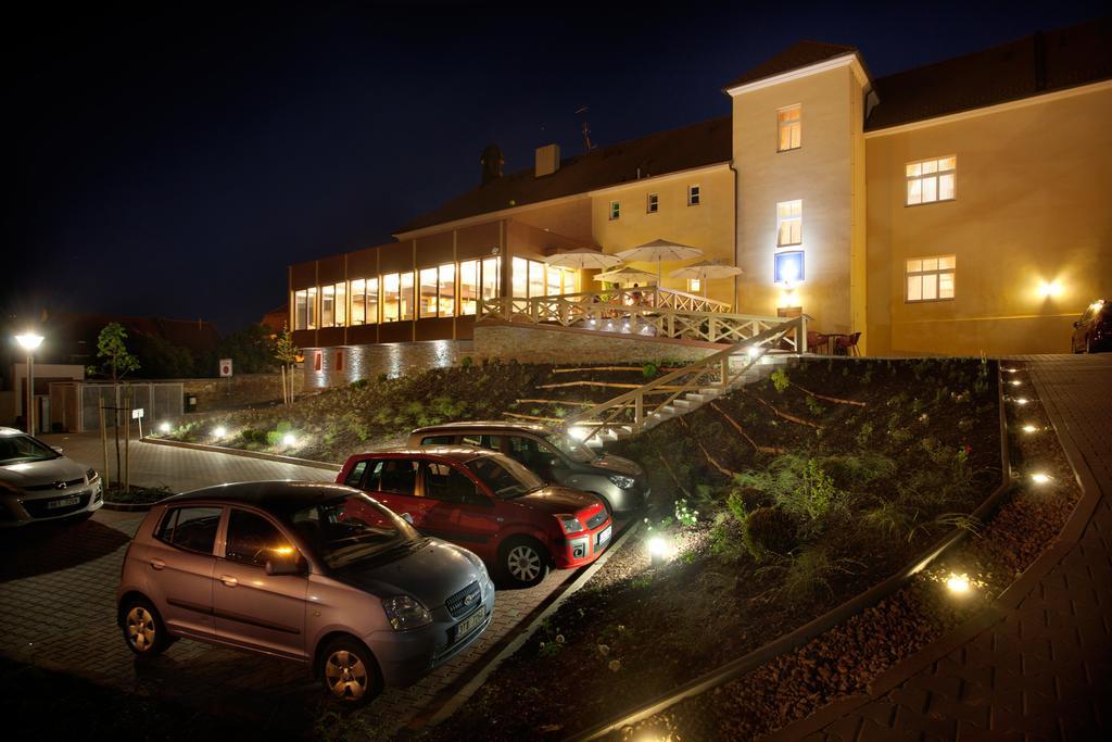 Hotel Pod Zamkem Boskovice Dış mekan fotoğraf