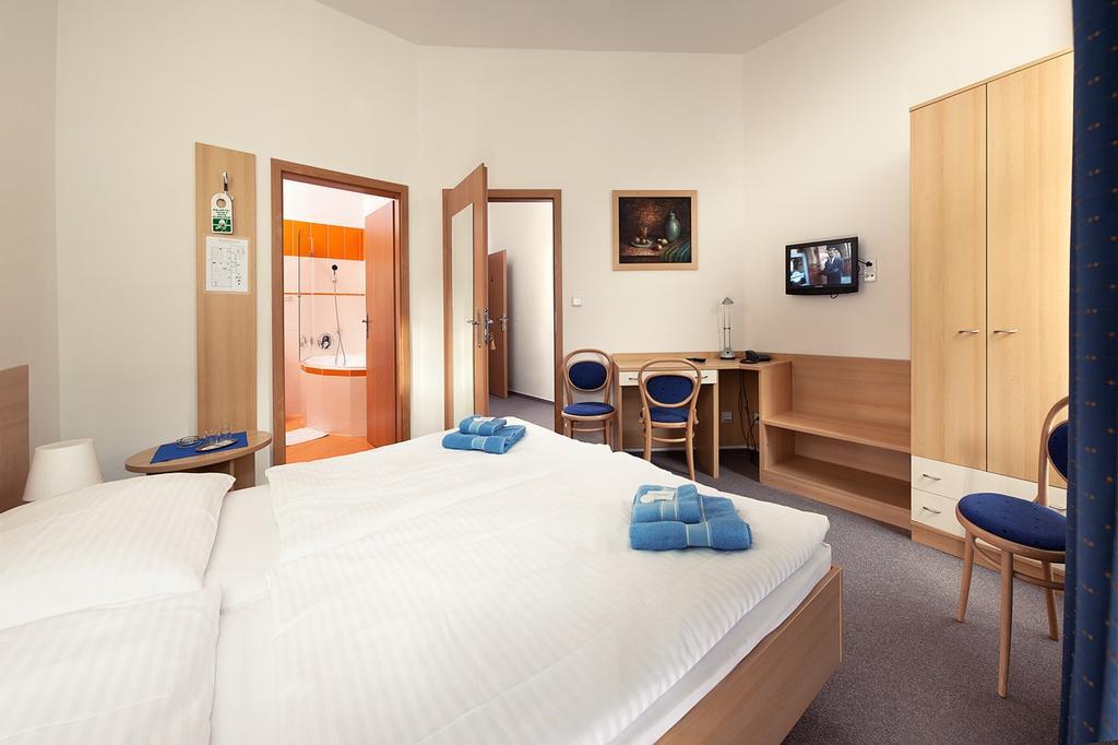 Hotel Pod Zamkem Boskovice Oda fotoğraf
